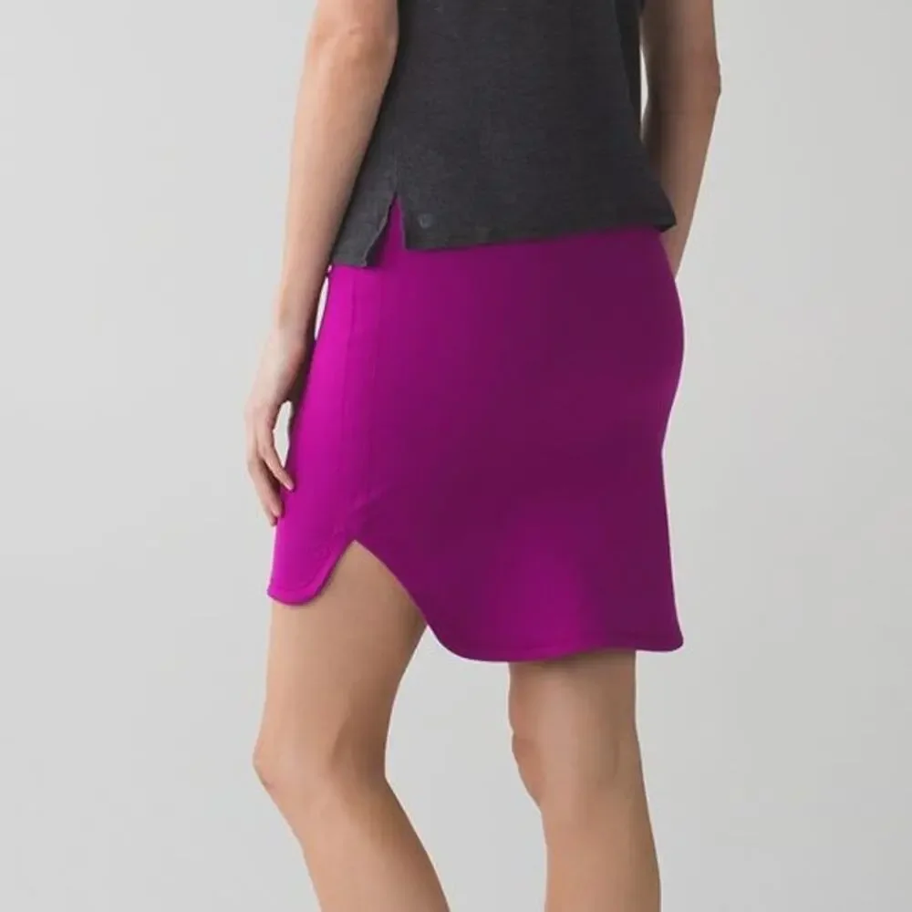 Lululemon City Skirt regal plum magenta size 4 luon athletic pencil mini skirt